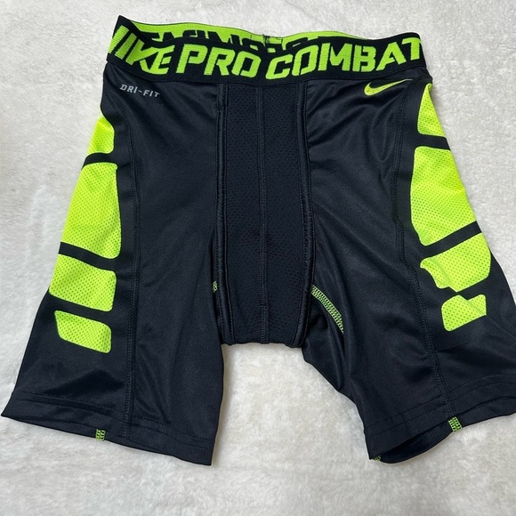 Nike Black and Green Performance Shorts - Picture 1 of 6
